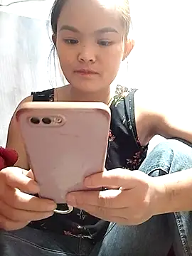 Snapshot of xinhxinhcute chatting on 13, 11, 2025 xinhxinhcute online show from 13, 11, 2025