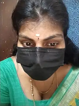 Snapshot of Nithiila chatting on 9, 10, 2025 Nithiila online show from 9, 10, 2025