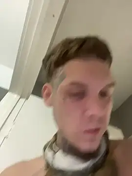 Snapshot of Duanennnn chatting on 5, 11, 2025 Duanennnn online show from 5, 11, 2025