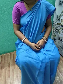 Snapshot of desi_boudi87 chatting on 8, 3, 2026 desi boudi87 online show from 8, 3, 2026
