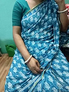 Snapshot of desi_boudi87 chatting on 1, 4, 2026 desi boudi87 online show from 1, 4, 2026