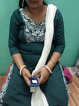 Snapshot of desi_boudi87 chatting on 16, 4, 2026 desi boudi87 online show from 16, 4, 2026