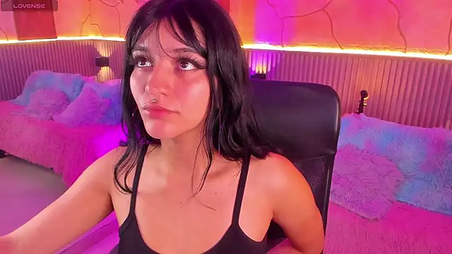 LindaWz  online show from 12, 10, 2025