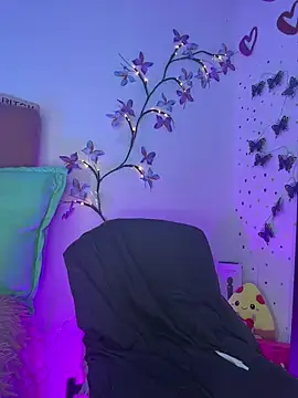 LindaWz  online show from 19, 4, 2026