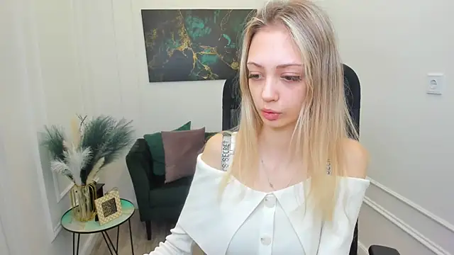 EmilyGraydis online show from 4, 4, 2026