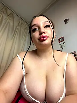 Snapshot of curvybombb chatting on 26, 9, 2025 curvybombb online show from 26, 9, 2025
