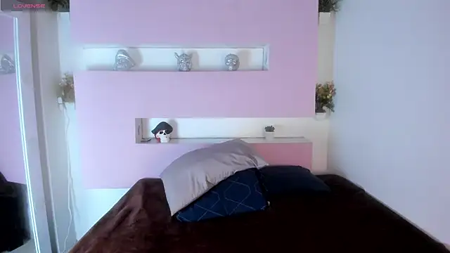 Zairaa Fox online show from 17, 9, 2025