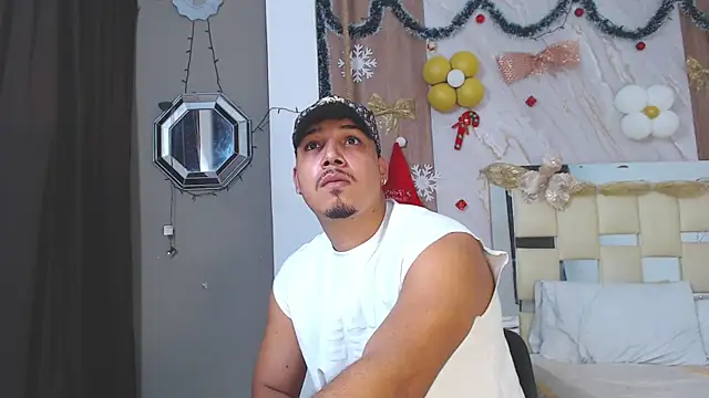 Snapshot of taylor_collins_ chatting on 15, 12, 2025 taylor collins online show from 15, 12, 2025