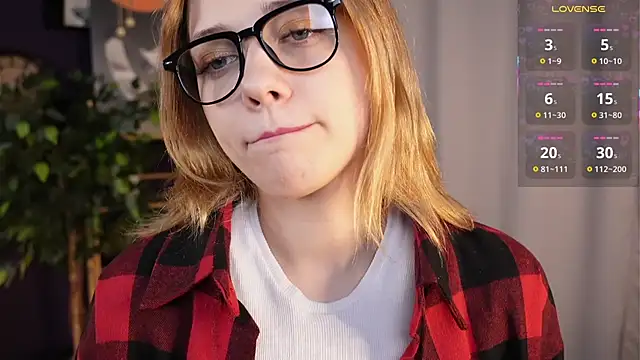 HollieCollelo online show from 3, 10, 2025