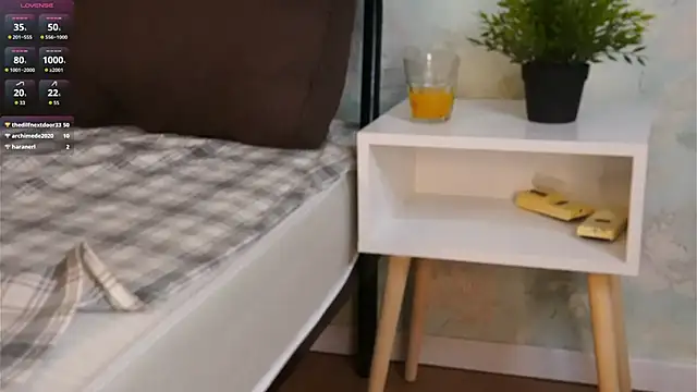 HollieCollelo online show from 15, 2, 2026