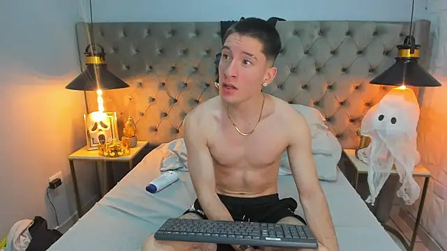 HunterHeat  online show from 4, 10, 2025