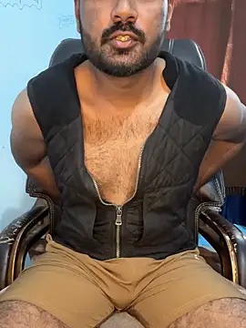 Snapshot of MeekBatgirl chatting on 8, 11, 2025 MeekBatgirl online show from 8, 11, 2025