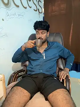 Snapshot of MeekBatgirl chatting on 13, 11, 2025 MeekBatgirl online show from 13, 11, 2025