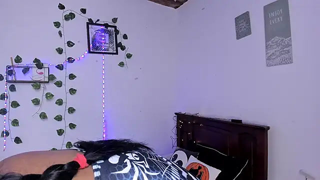 Michluxe 69 online show from 2, 12, 2025