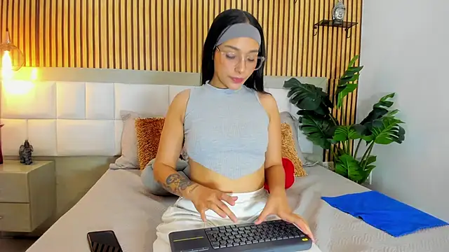 Roseaurora online show from 2, 10, 2025