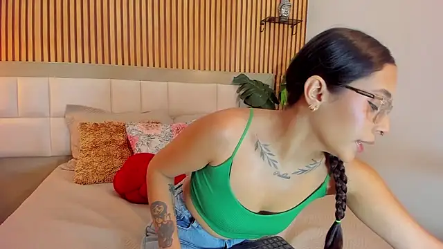 Roseaurora online show from 8, 10, 2025