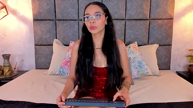 Roseaurora online show from 25, 5, 2026