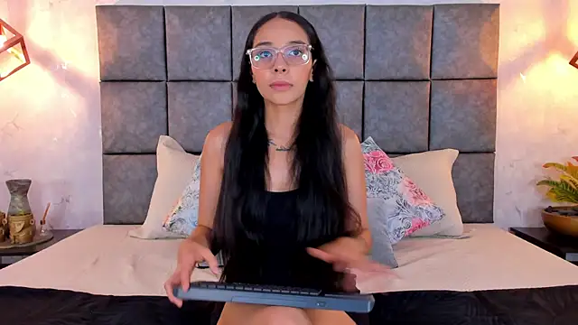 Roseaurora online show from 26, 5, 2026