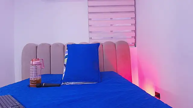 sweegirl69 online show from 4, 8, 2026