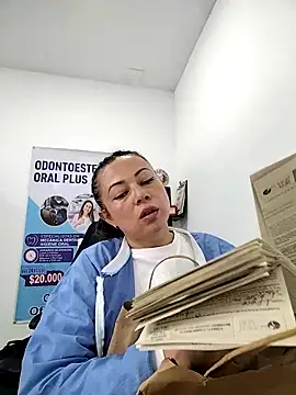 Snapshot of Madisson-04_ chatting on 8, 11, 2025 Madisson-04 online show from 8, 11, 2025