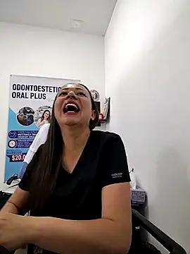 Snapshot of Madisson-04_ chatting on 12, 11, 2025 Madisson-04 online show from 12, 11, 2025