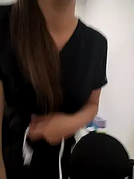 Snapshot of Madisson-04_ chatting on 17, 11, 2025 Madisson-04 online show from 17, 11, 2025