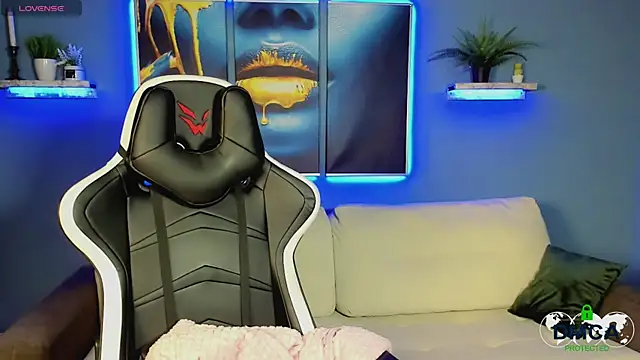 Roxy foxi online show from 4, 10, 2025