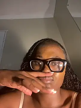 Moonzy77 online show from 17, 10, 2025