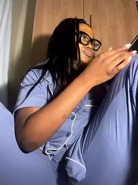 Moonzy77 online show from 24, 10, 2025