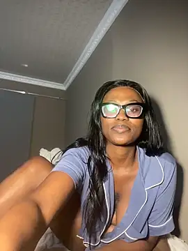 Moonzy77 online show from 10, 11, 2025