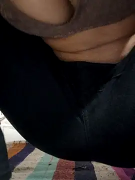 Snapshot of Aidakhan1212 chatting on 14, 12, 2025 Aidakhan1212 online show from 14, 12, 2025