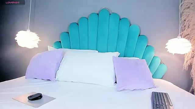 Snapshot of VanessaLogan chatting on 21, 10, 2025 VanessaLogan online show from 21, 10, 2025