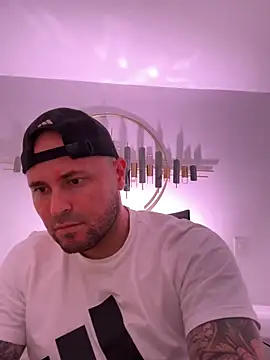 Snapshot of joshmahe chatting on 8, 10, 2025 joshmahe online show from 8, 10, 2025