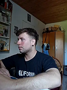 Snapshot of ferrari1996 chatting on 6, 11, 2025 ferrari1996 online show from 6, 11, 2025