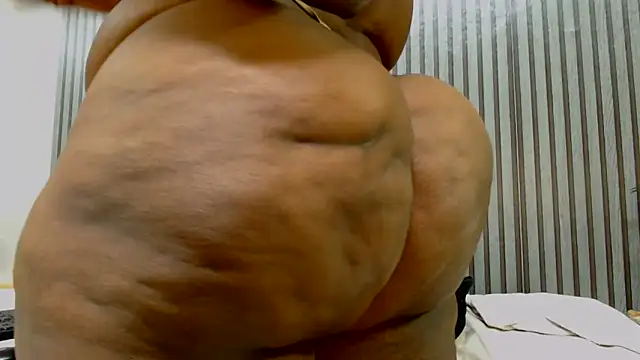 ROYALASS25 online show from 10, 6, 2026