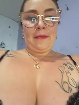 Snapshot of anythompsom chatting on 28, 10, 2025 anythompsom online show from 28, 10, 2025