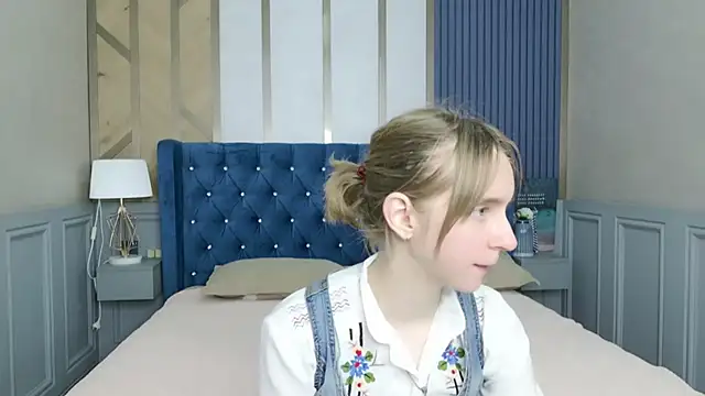 Snapshot of Beverly_Gomes chatting on 11, 9, 2025 Beverly Gomes online show from 11, 9, 2025