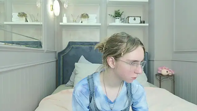 Snapshot of Beverly_Gomes chatting on 12, 9, 2025 Beverly Gomes online show from 12, 9, 2025