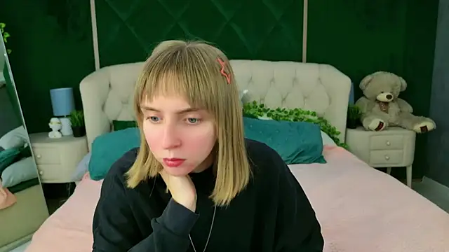 Snapshot of Beverly_Gomes chatting on 1, 10, 2025 Beverly Gomes online show from 1, 10, 2025