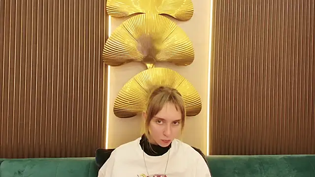 Snapshot of Beverly_Gomes chatting on 2, 10, 2025 Beverly Gomes online show from 2, 10, 2025