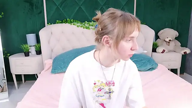 Snapshot of Beverly_Gomes chatting on 8, 10, 2025 Beverly Gomes online show from 8, 10, 2025