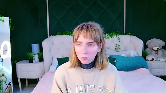 Snapshot of Beverly_Gomes chatting on 9, 10, 2025 Beverly Gomes online show from 9, 10, 2025