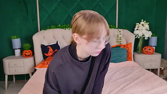 Snapshot of Beverly_Gomes chatting on 27, 10, 2025 Beverly Gomes online show from 27, 10, 2025