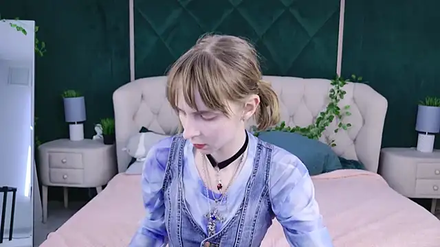 Snapshot of Beverly_Gomes chatting on 8, 11, 2025 Beverly Gomes online show from 8, 11, 2025