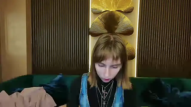 Snapshot of Beverly_Gomes chatting on 22, 11, 2025 Beverly Gomes online show from 22, 11, 2025