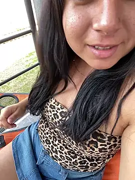 Alaia33200 online show from 25, 3, 2026