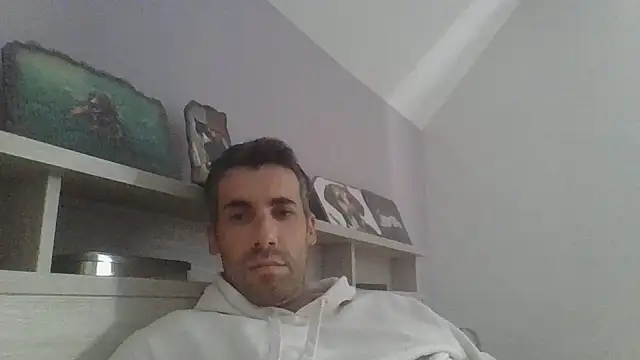 JulioIsHere4you online show from 15, 5, 2026