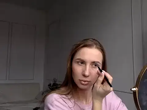 Snapshot of Alveryn chatting on 1, 11, 2025 Alveryn online show from 1, 11, 2025