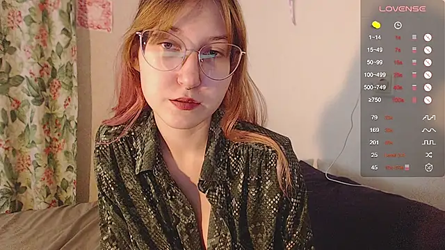 Snapshot of ohmycheryl chatting on 28, 9, 2025 ohmycheryl online show from 28, 9, 2025