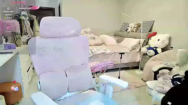 Snapshot of Diva_VVN chatting on 10, 10, 2025 Diva VVN online show from 10, 10, 2025